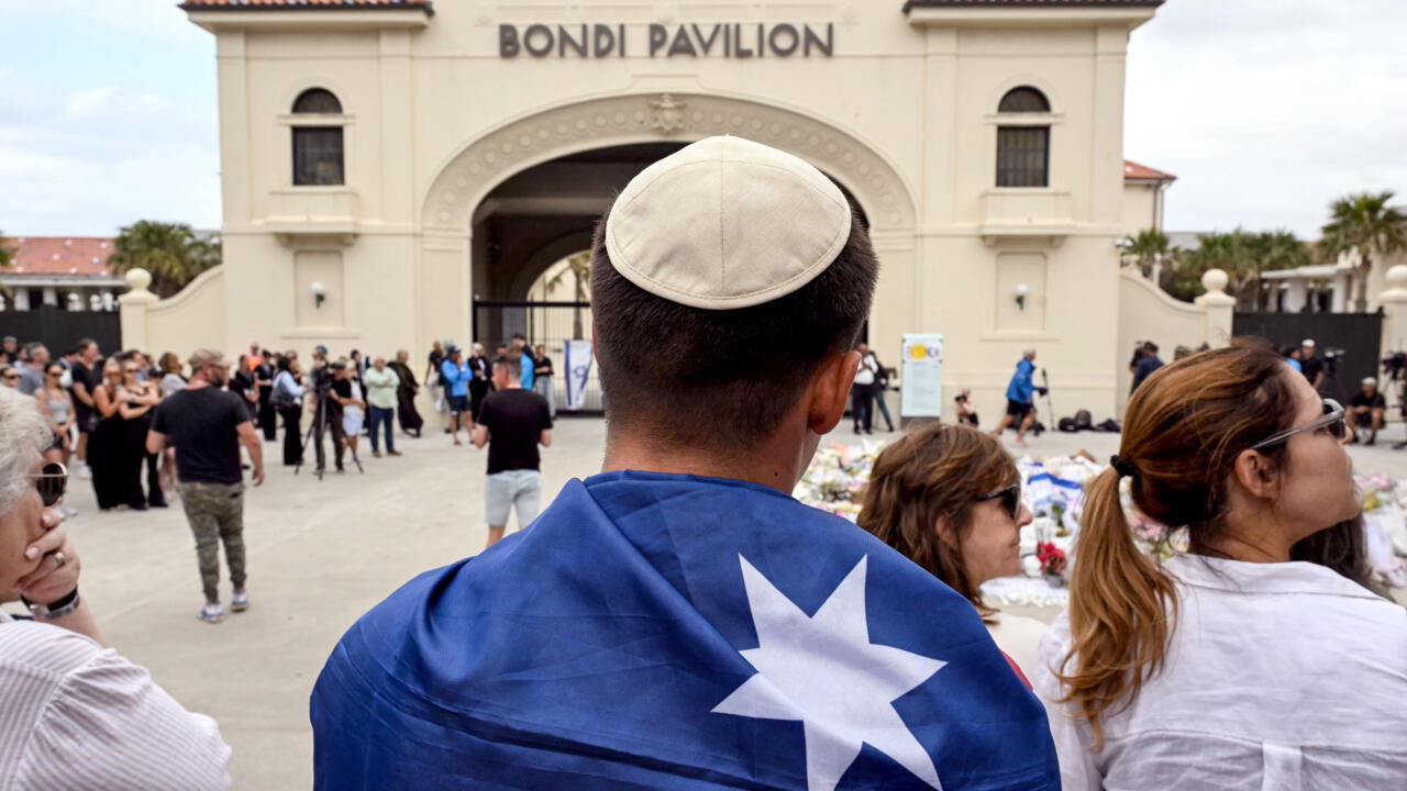 Unarmed Hero Saves Jewish Families at Bondi Beach After Antisemitic Attack